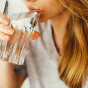 Manfaat Minum Air Garam bagi Kesehatan